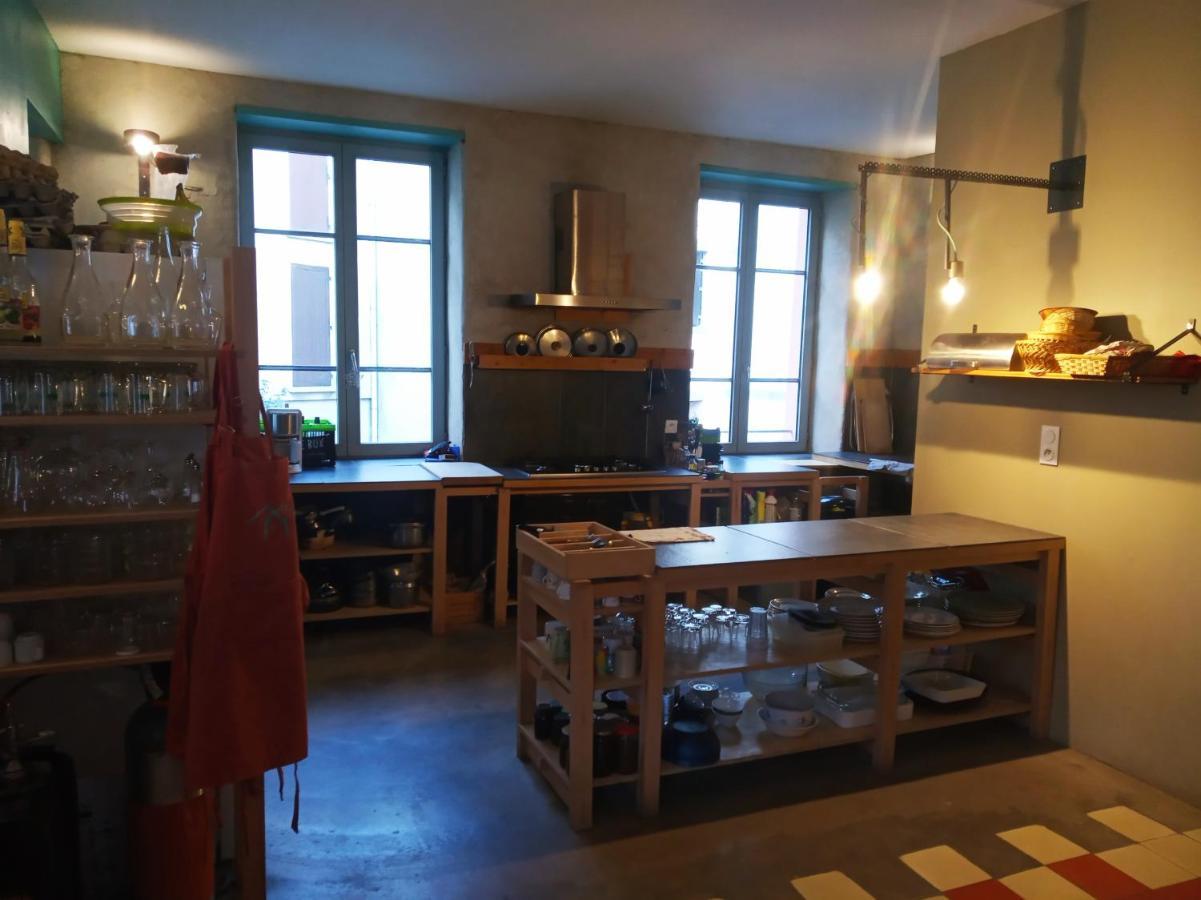 La Maison Rouge - Backpacker Hostel Saint-Etienne  Exterior photo